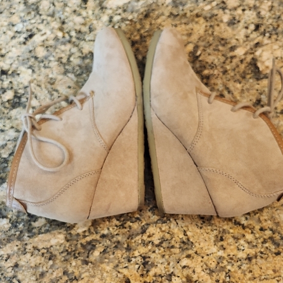 Mad Love Tan‎ Suede Wedge Booties - Picture 4 of 6
